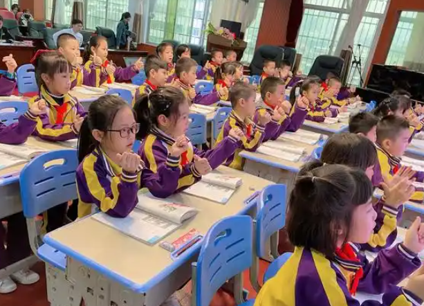 架起了家校社协同育人的云端桥梁让常识的传递打破地域界限 架起了家校社协同育人的云端桥梁让常识的传递打破地域界限