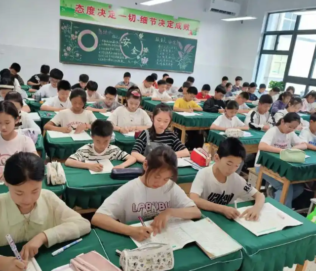 筑牢教育公正保障线学校将教育资助作为饯别教育公正的重要行动 筑牢教育公正保障线学校将教育资助作为饯别教育公正的重要行动