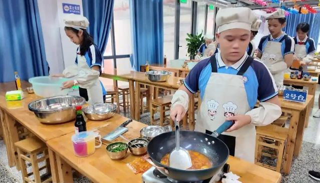劳作项目学生们的着手才能创新意识和责任担任得到了全面提高