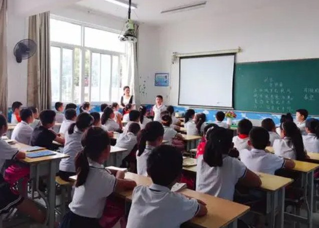 依托名校带弱校强校扶新校开展模式区域教育力量全域共进