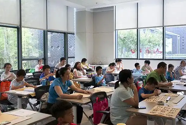 校园80%的学生参加了课后服务开设了十多种特色活动课程