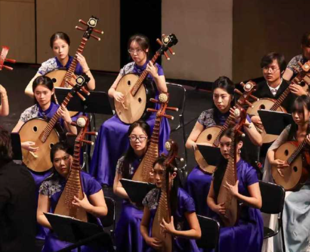 学生参观学习优异剧院的高水平艺术扮演找出本身技术短板